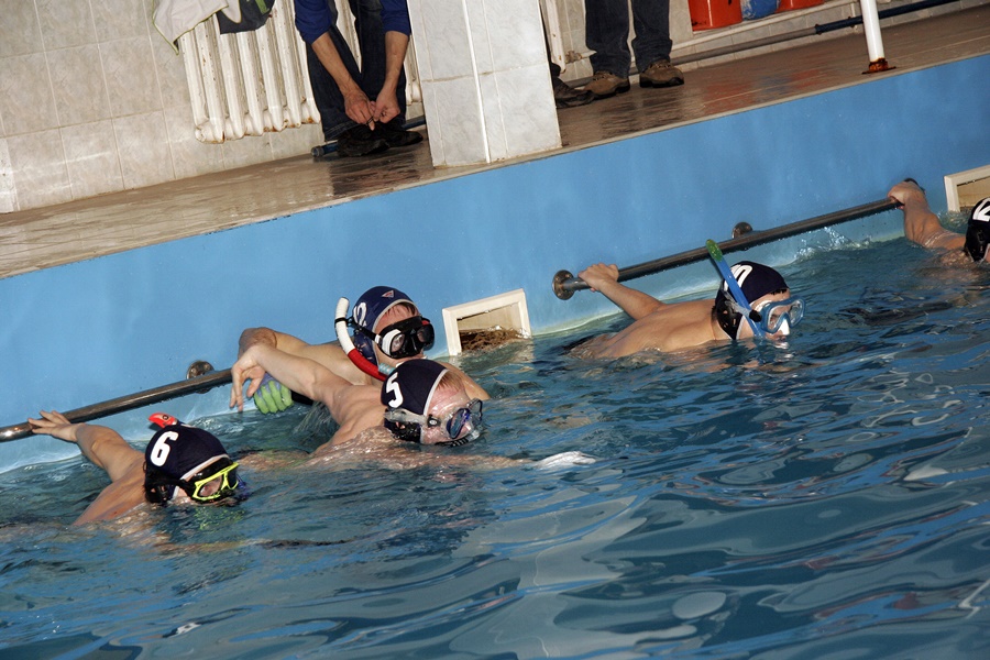 Hokej pod wodą Walenie Hydra XII 2012